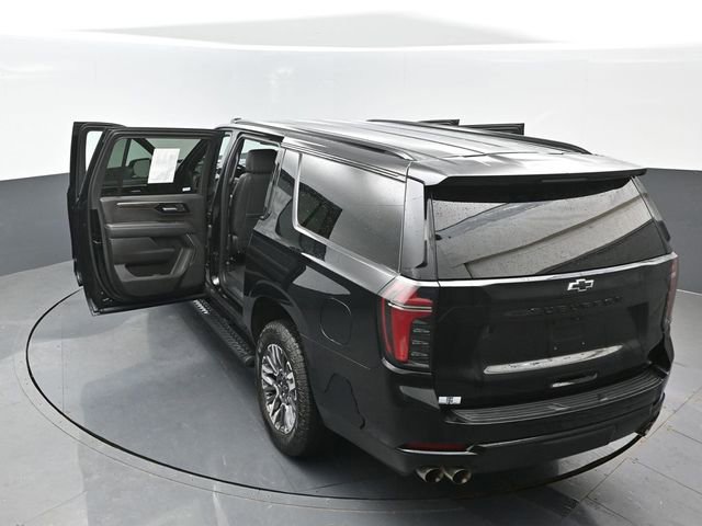 Used 2025 Chevrolet Suburban Z71 AWD/4WD image 24