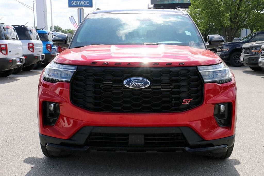 Certified 2025 Ford Explorer ST AWD/4WD image 3