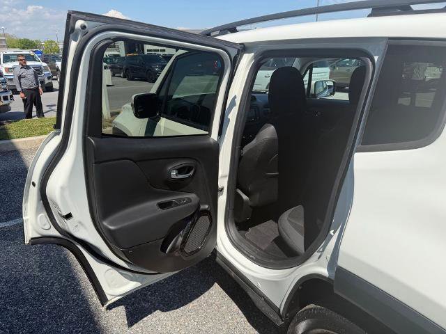 Used 2017 Jeep Renegade Altitude AWD/4WD image 12