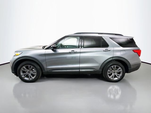 Certified 2022 Ford Explorer XLT w/ Equipment Group 202A AWD/4WD image 4