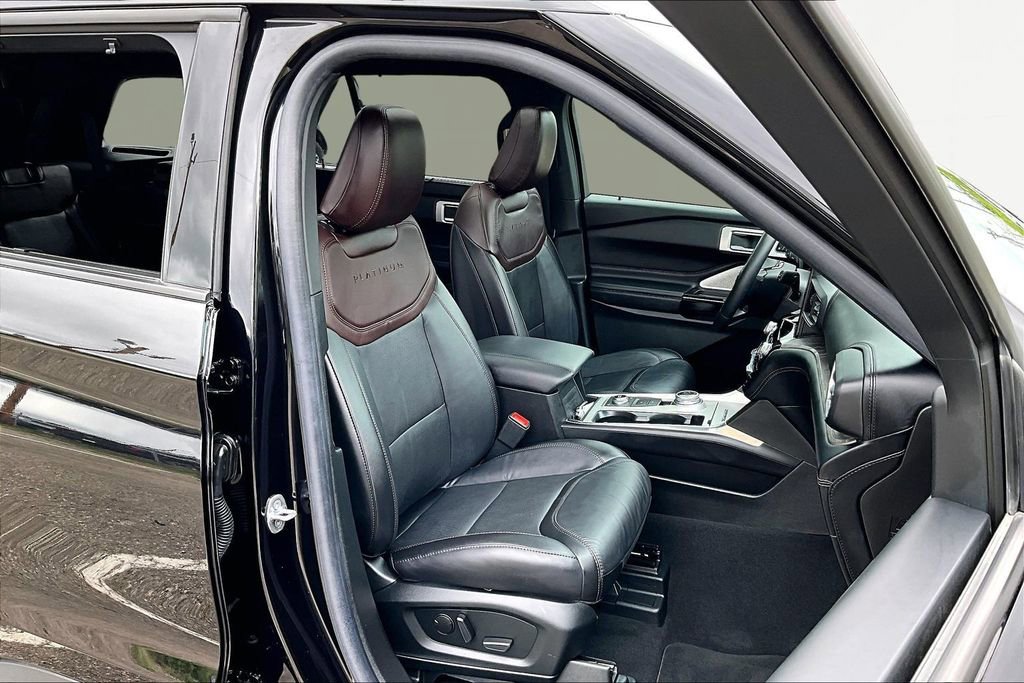 Certified 2023 Ford Explorer Platinum w/ Technology Package AWD/4WD image 7