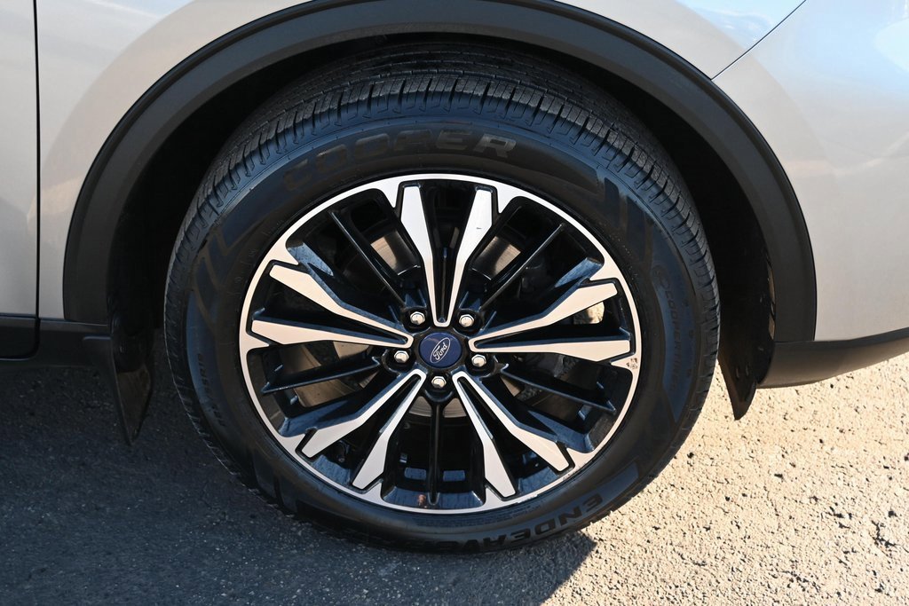 Certified 2022 Ford Escape SE w/ SE Sport Appearance Package image 17