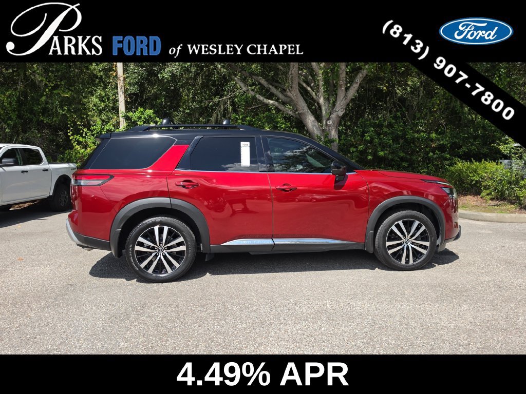 Used 2025 Nissan Pathfinder Platinum FWD image 4