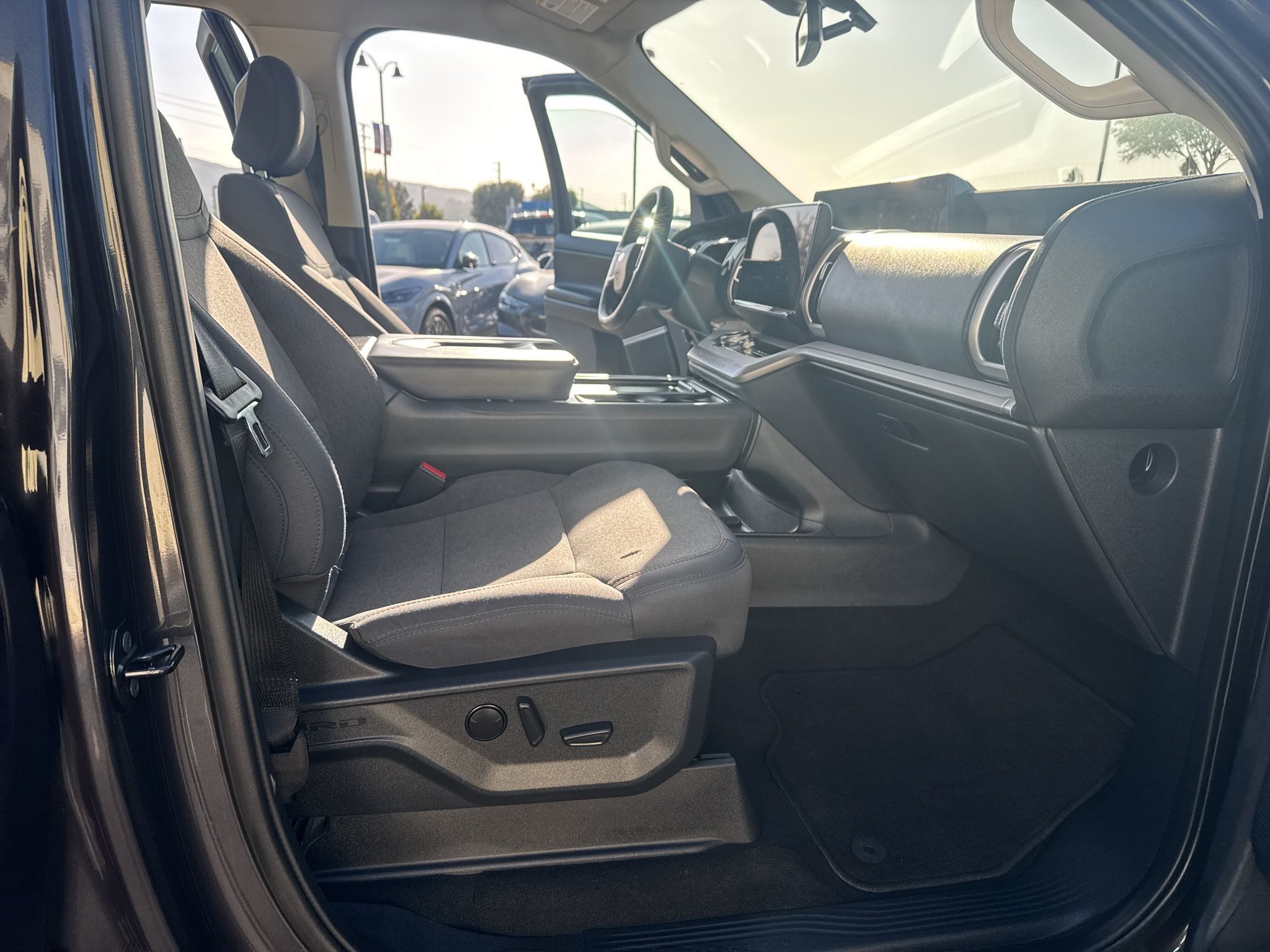 Certified 2025 Ford Expedition Active AWD/4WD image 23