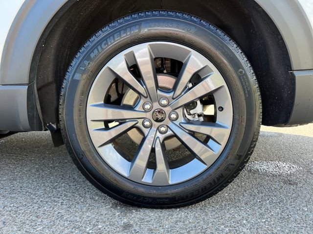 Certified 2024 Ford Explorer XLT w/ Equipment Group 202A AWD/4WD image 15