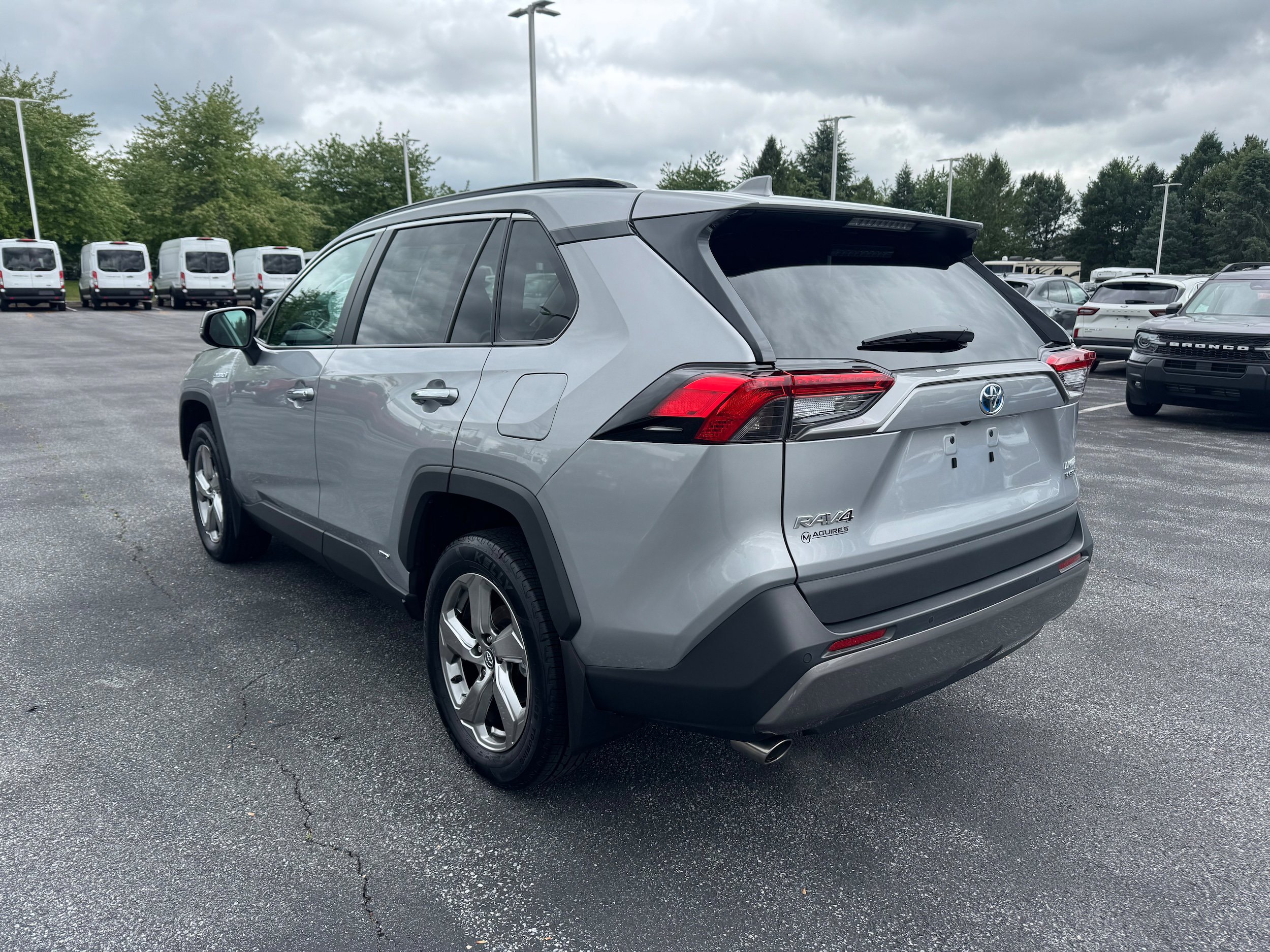 Used 2020 Toyota RAV4 Limited AWD/4WD image 3