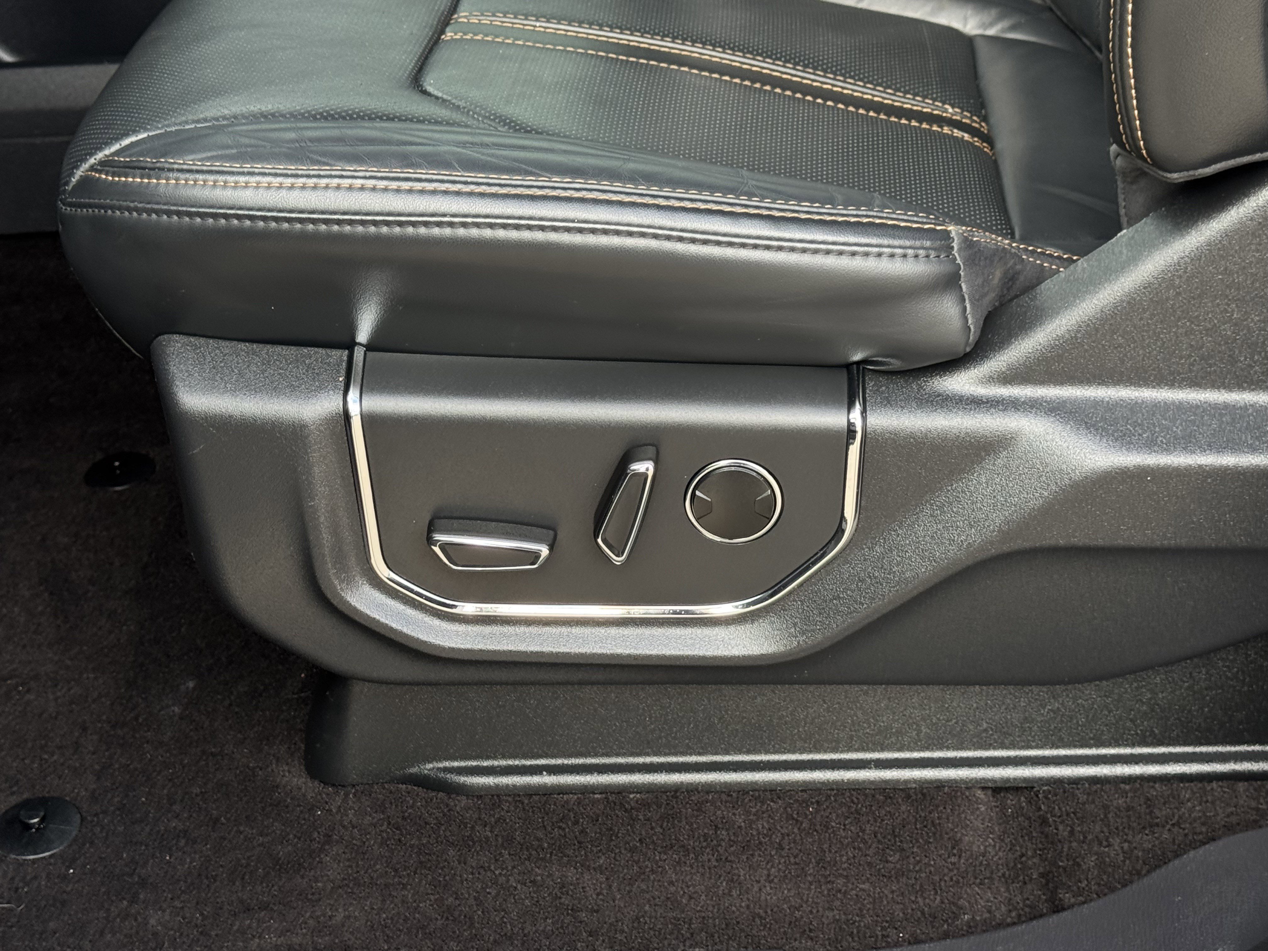 Certified 2023 Ford Expedition Platinum image 21