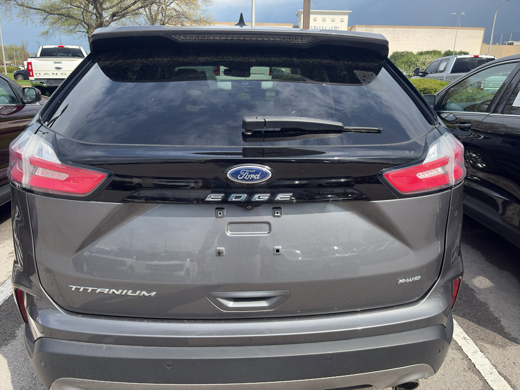 Certified 2022 Ford Edge Titanium image 2