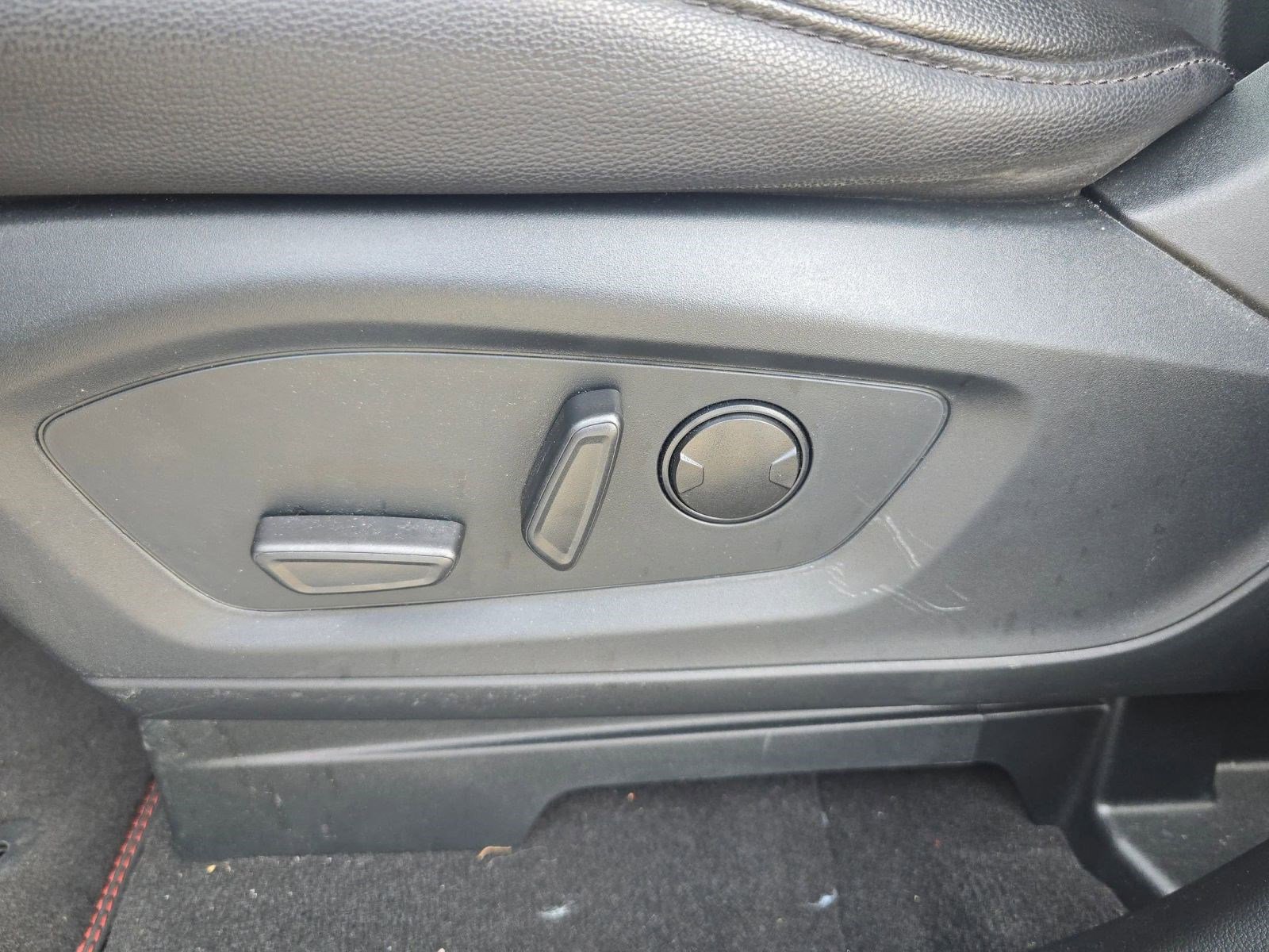 Certified 2024 Ford Explorer ST-Line w/ Class IV Trailer Tow Package image 12