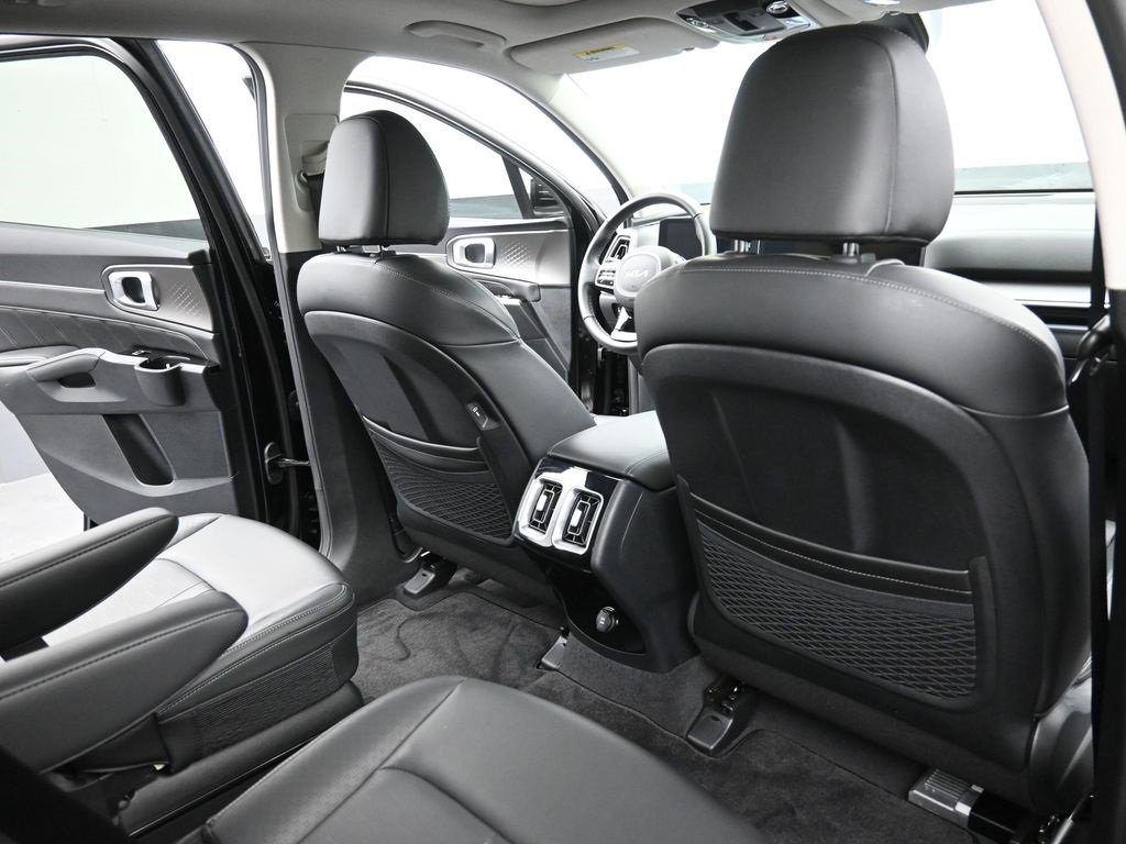 Used 2025 Kia Sorento SX image 14