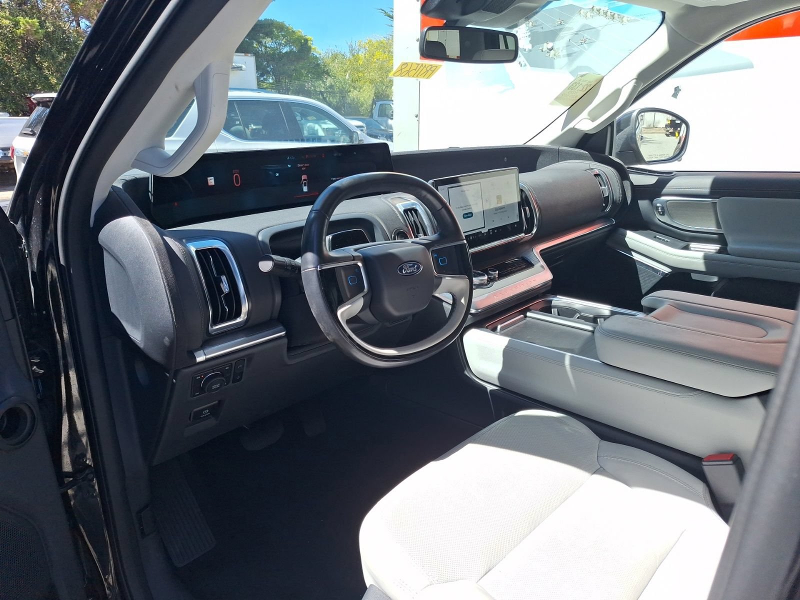 Certified 2025 Ford Expedition Max Platinum w/ Driver's Package AWD/4WD image 12