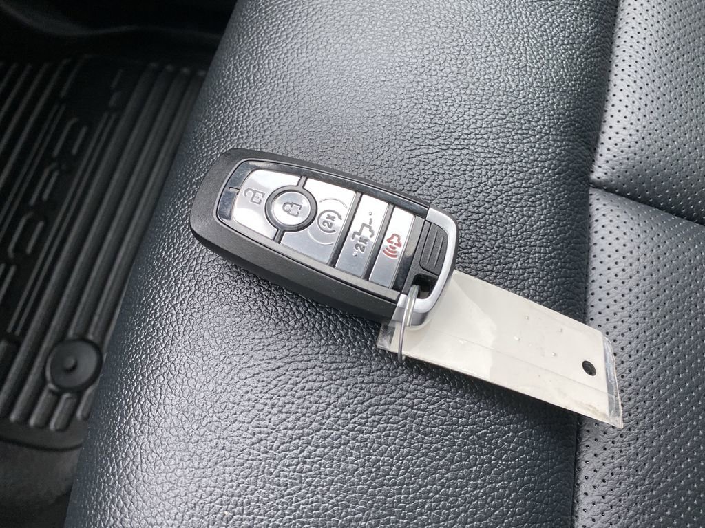 Certified 2022 Ford F350 Lariat w/ Tremor Off-Road Package image 38