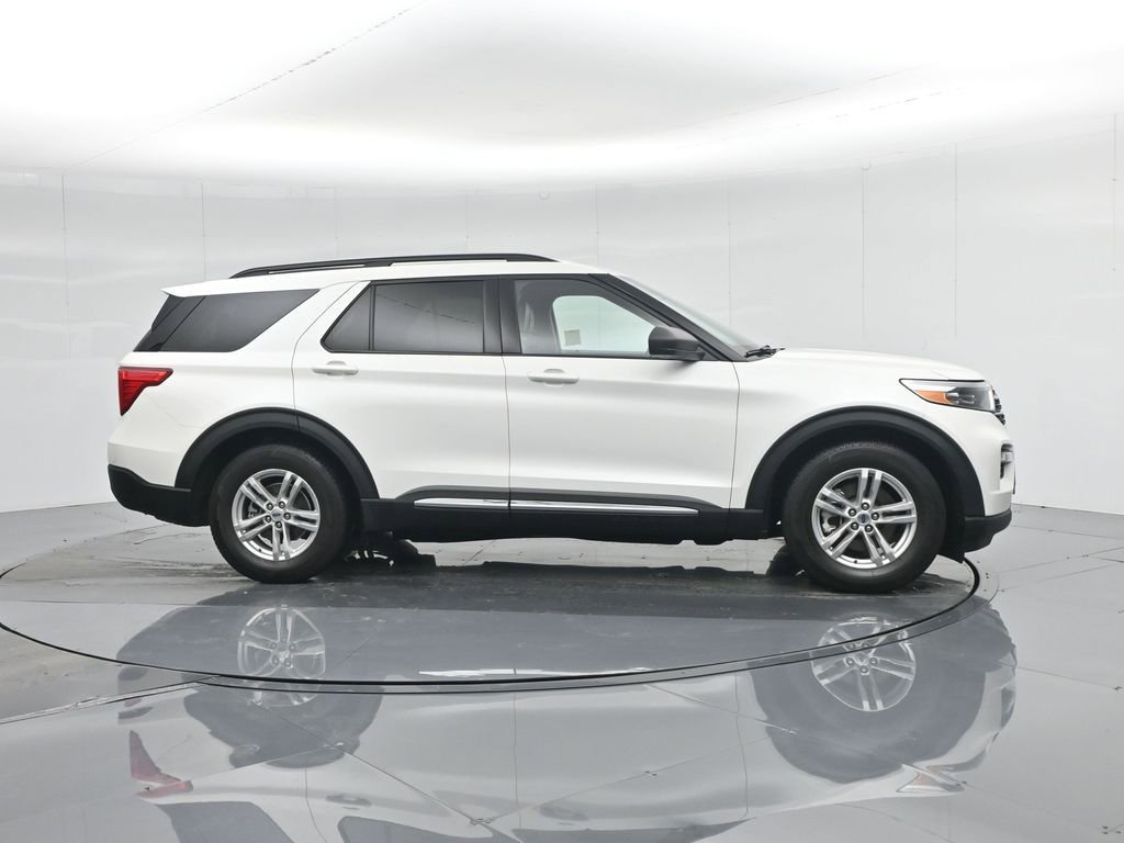Certified 2022 Ford Explorer XLT w/ Equipment Group 202A image 33