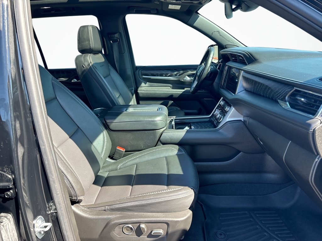 Used 2024 GMC Yukon Denali AWD/4WD image 14