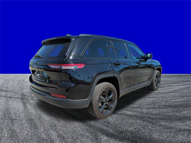 Used 2024 Jeep Grand Cherokee Altitude image 5