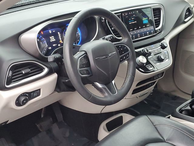 Used 2022 Chrysler Pacifica Touring-L image 7
