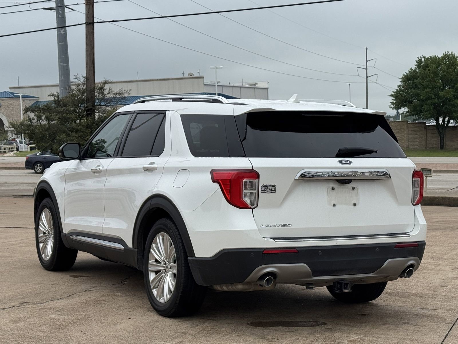 Certified 2022 Ford Explorer Limited w/ Limited Technology Package RWD image 6