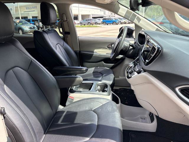 Used 2024 Chrysler Pacifica Touring-L FWD image 28