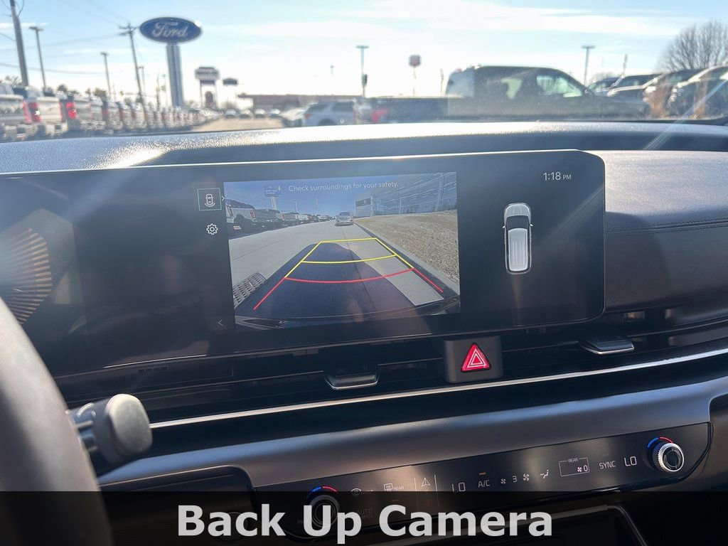 Used 2025 Kia Carnival image 24