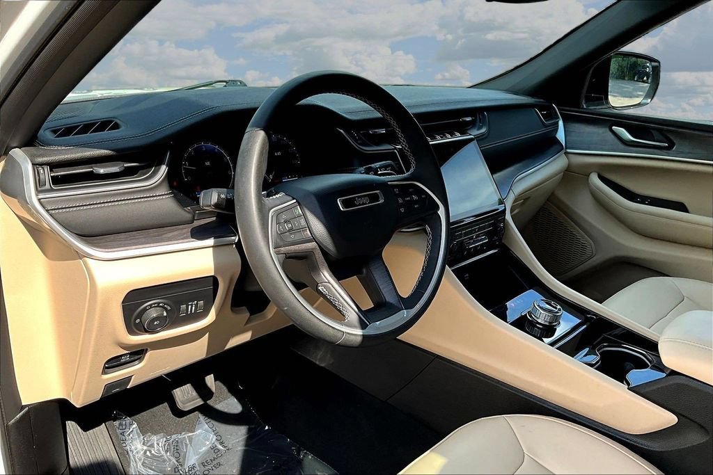Used 2023 Jeep Grand Cherokee Limited RWD image 19