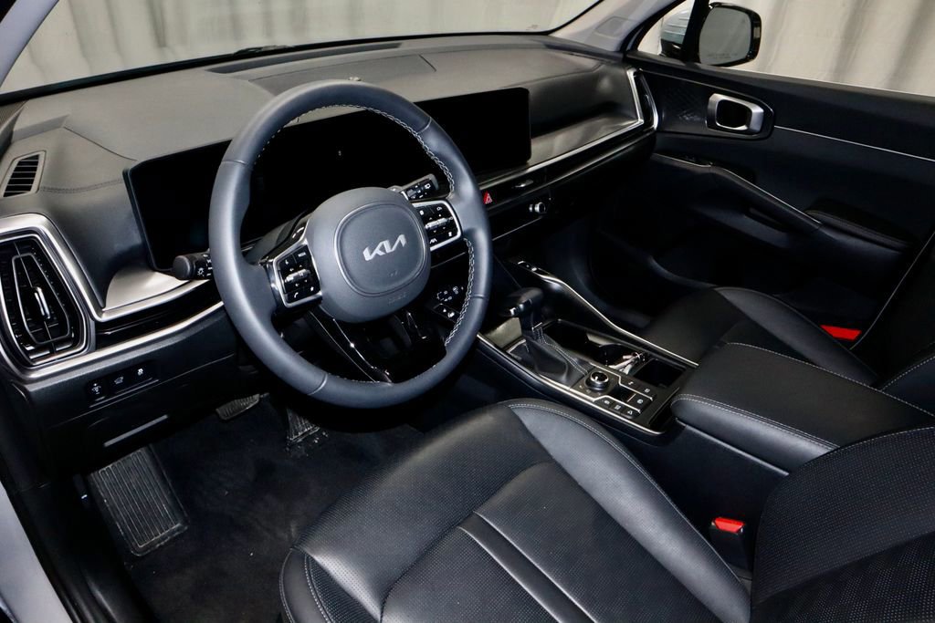 Used 2025 Kia Sorento EX w/ Panoramic Sunroof Package image 26