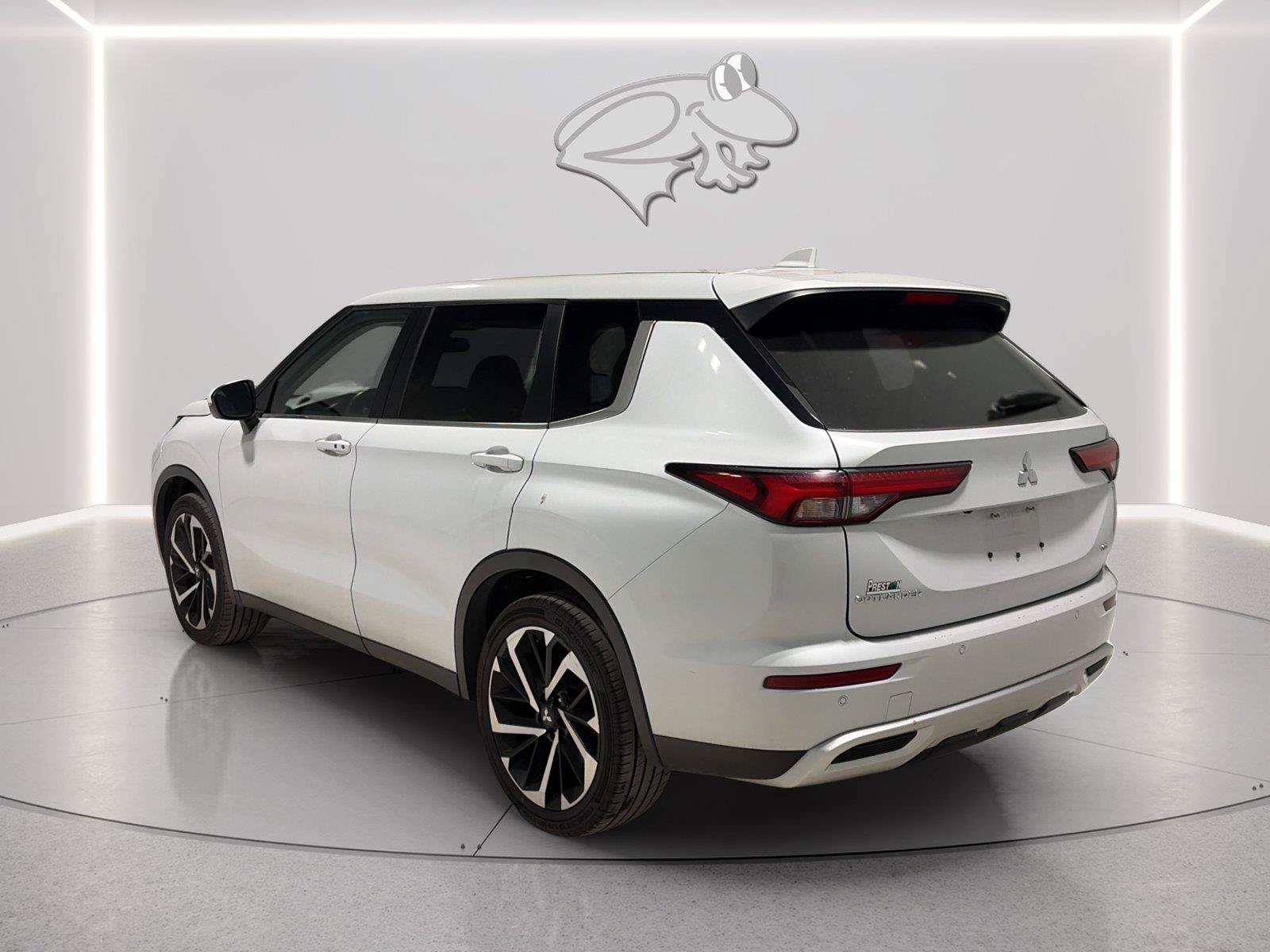 Used 2024 Mitsubishi Outlander SE AWD/4WD image 3