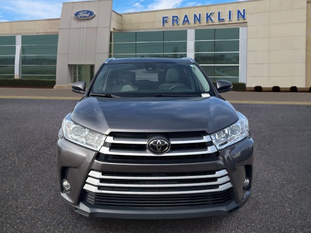 Used 2019 Toyota Highlander XLE FWD image 2