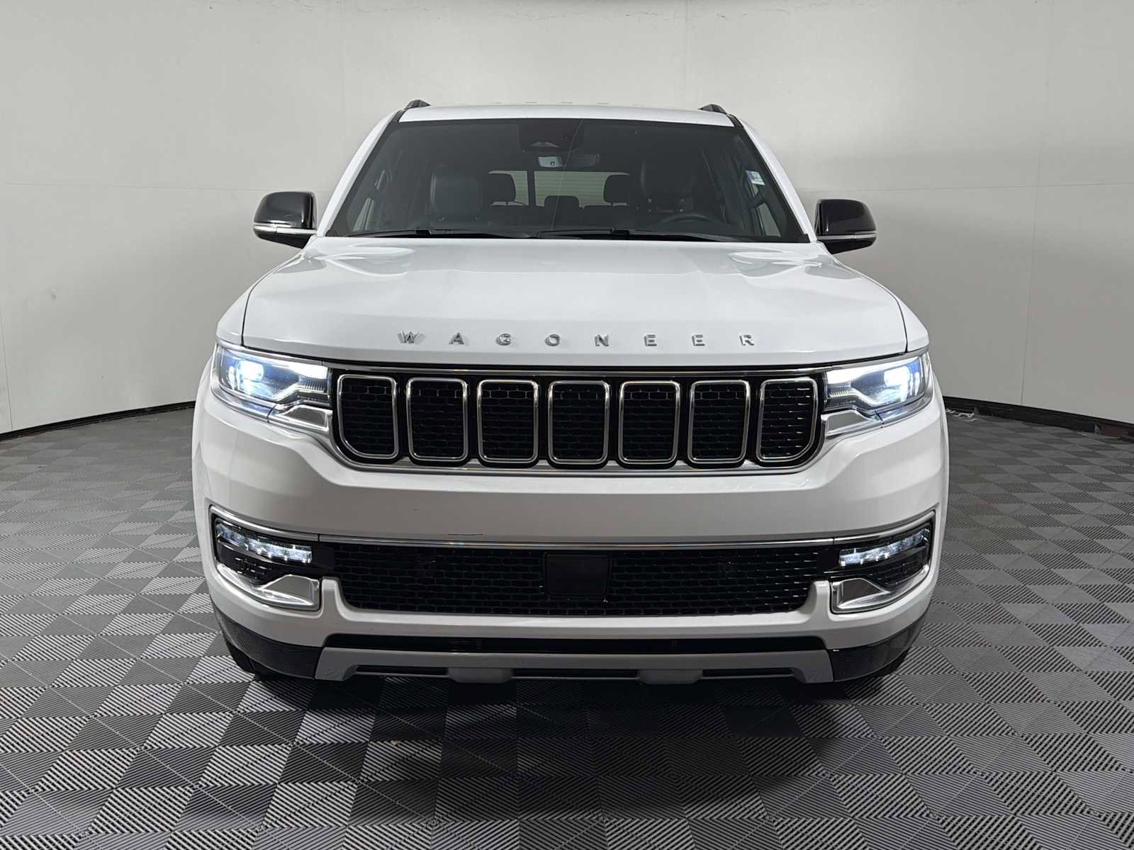 Used 2023 Jeep Wagoneer L Series II AWD/4WD image 2