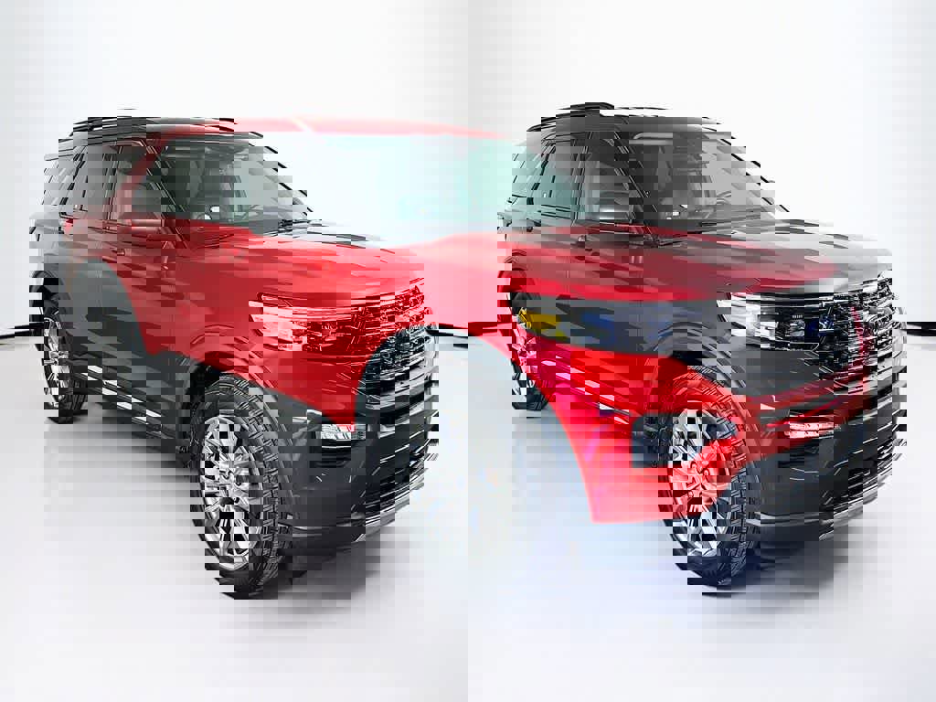 Certified 2022 Ford Explorer XLT w/ Equipment Group 202A image 7