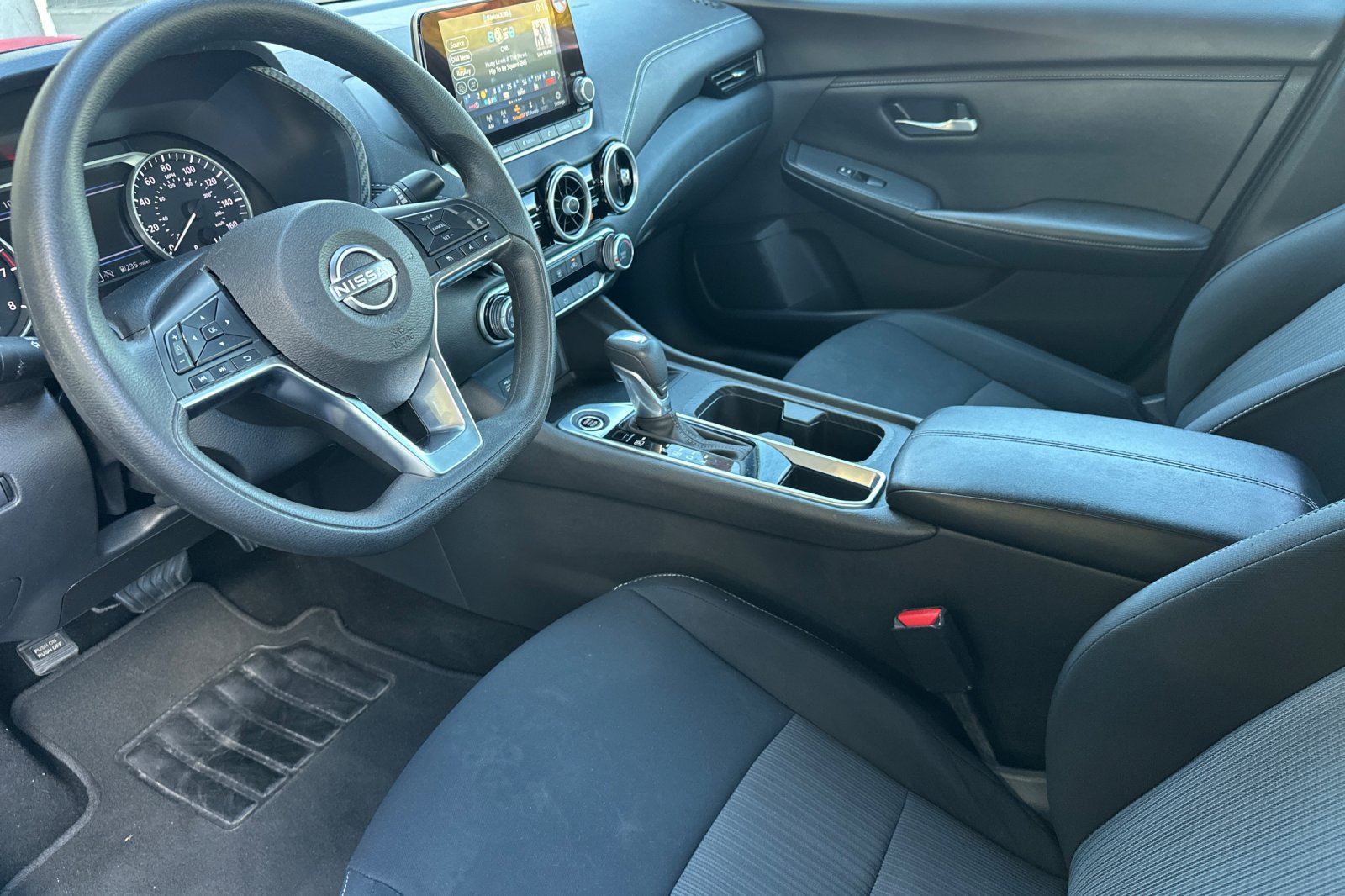 Used 2025 Nissan Sentra SV FWD image 9