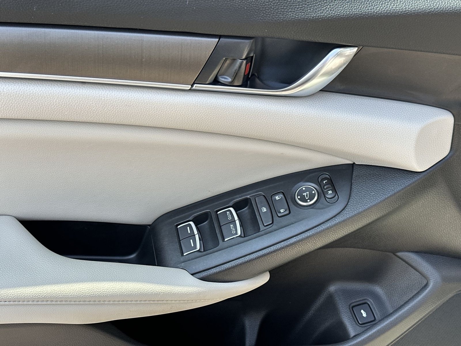 Used 2019 Honda Accord LX image 16