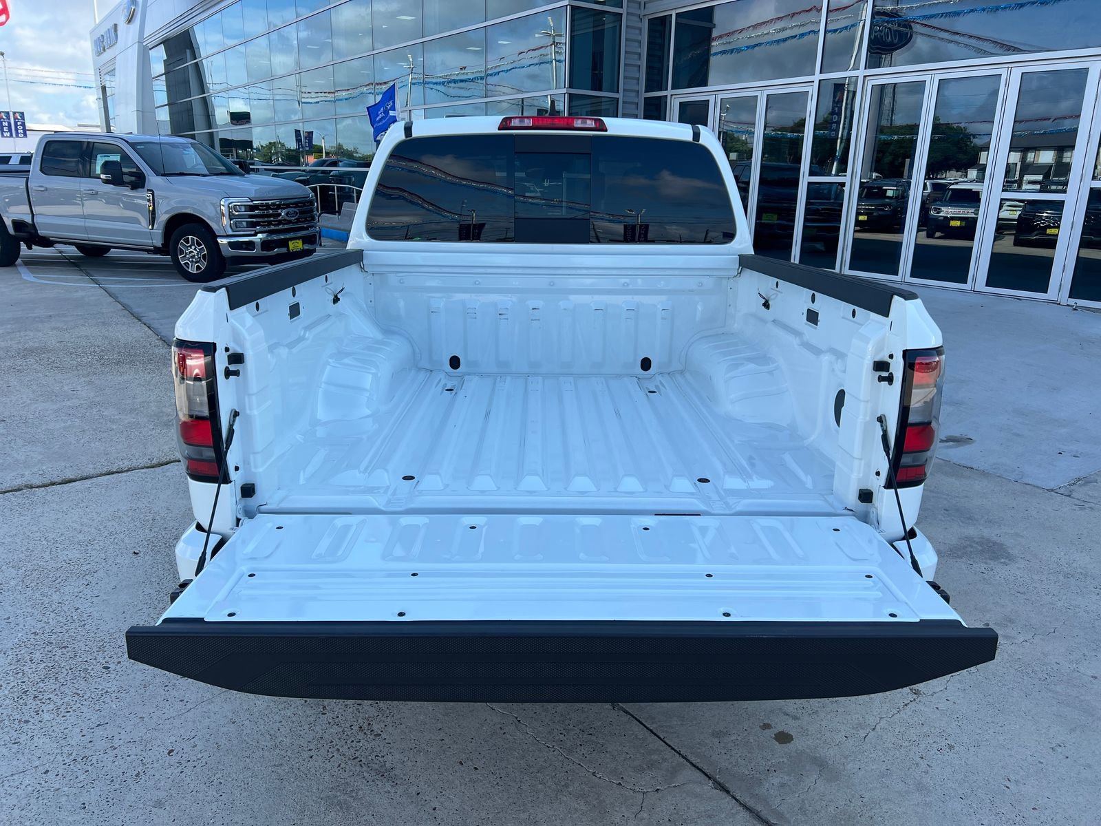 Used 2025 Nissan Frontier PRO-4X AWD/4WD image 13