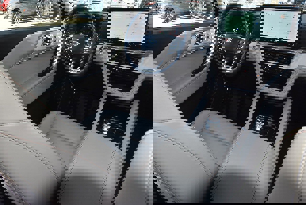 Certified 2025 Ford Explorer Active w/ Active Comfort Package image 17