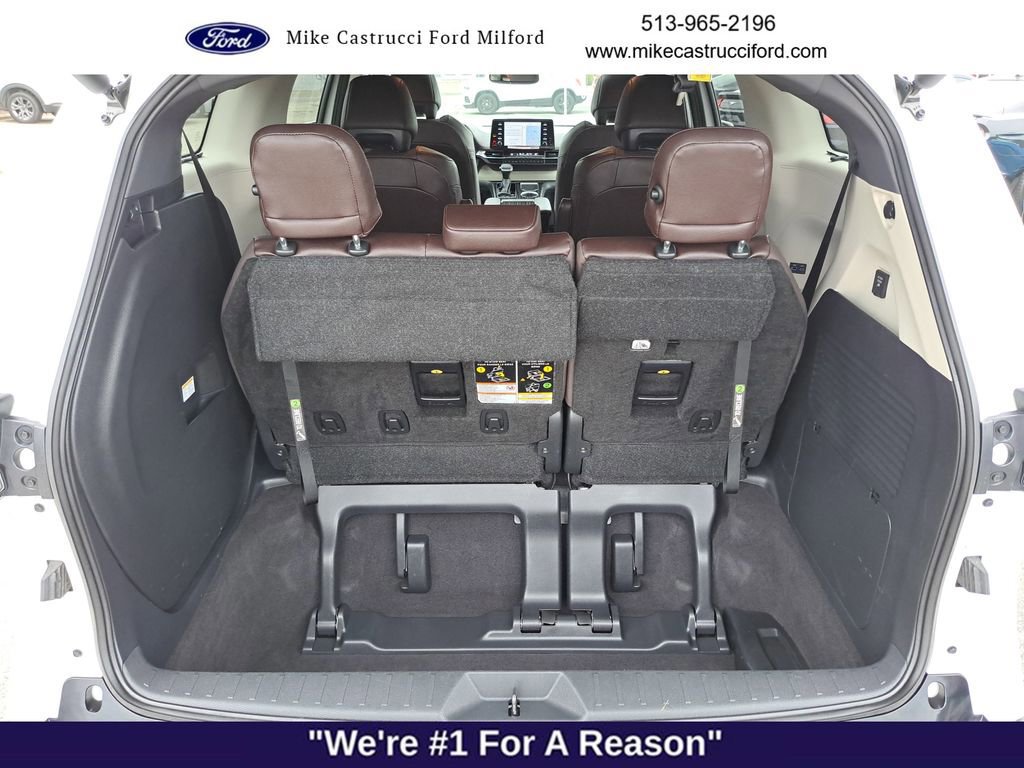 Used 2024 Toyota Sienna Platinum image 30