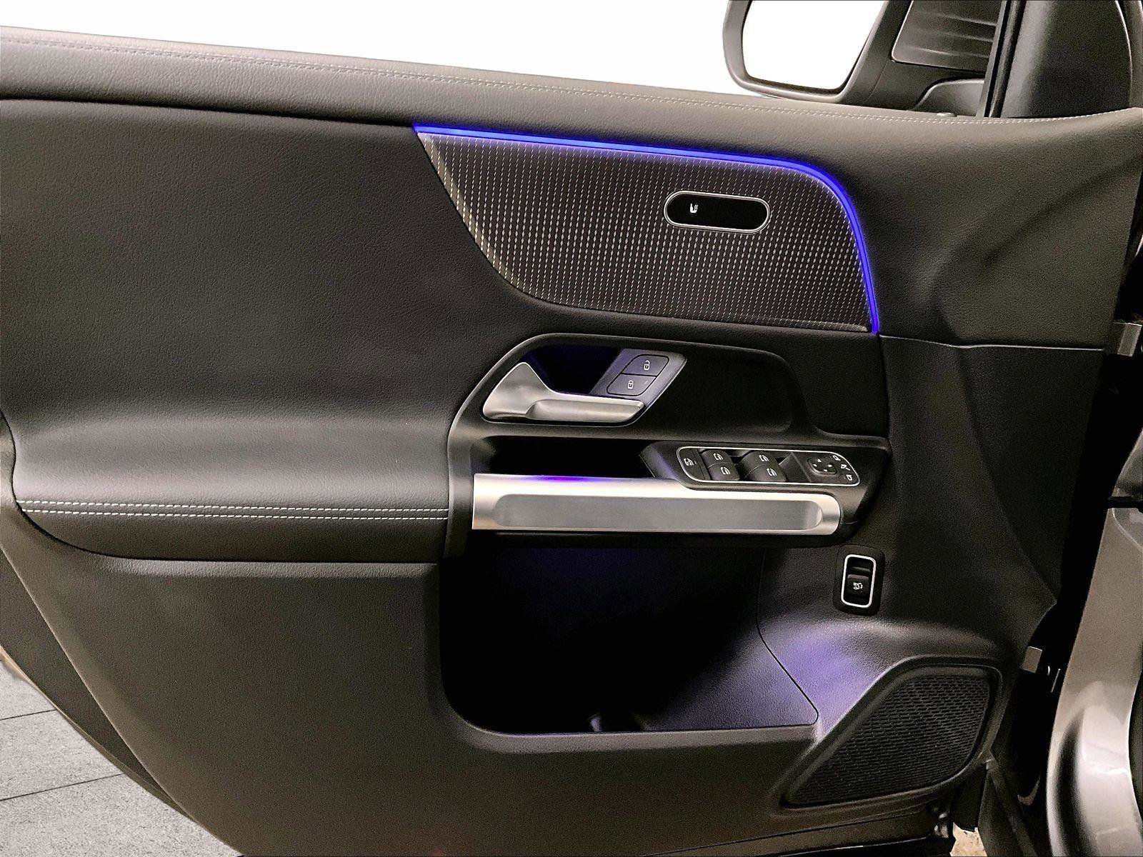 Used 2022 Mercedes-Benz EQB 300 4MATIC image 22