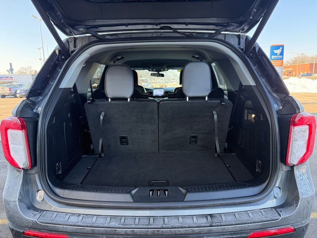 Certified 2022 Ford Explorer XLT w/ Equipment Group 202A image 16