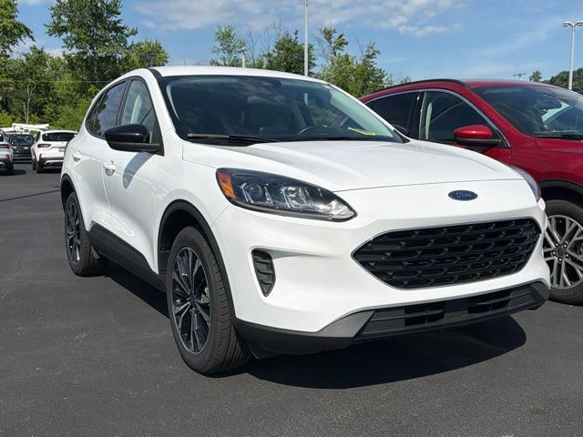 Certified 2022 Ford Escape SE w/ SE Sport Appearance Package AWD/4WD image 3