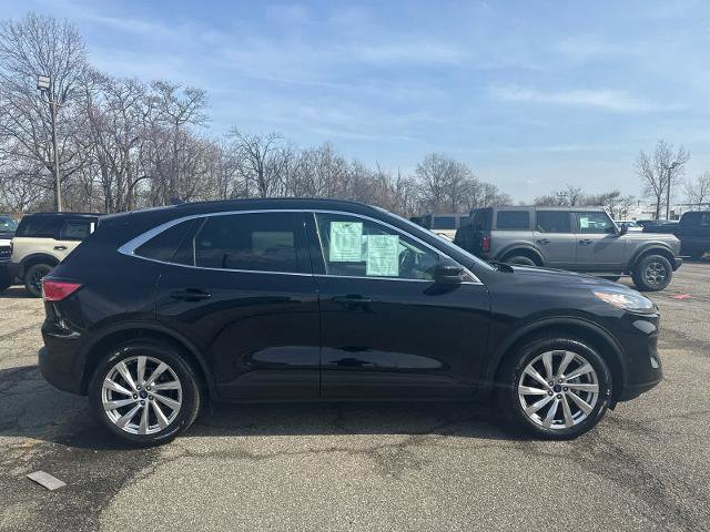 Certified 2022 Ford Escape Titanium w/ Titanium Elite Package AWD/4WD image 2