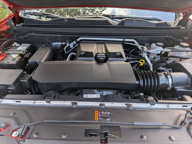 Used 2024 Chevrolet Colorado Z71 w/ Z71 Convenience Package 2 AWD/4WD image 32