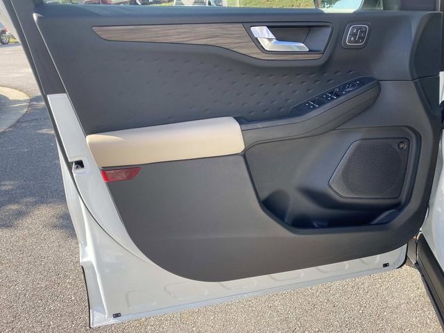 Certified 2020 Ford Escape Titanium FWD image 18