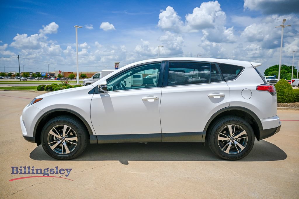 Used 2018 Toyota RAV4 XLE AWD/4WD image 4