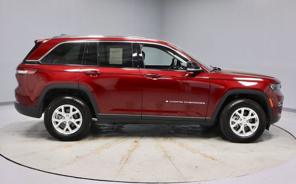 Used 2024 Jeep Grand Cherokee Limited w/ Luxury Tech Group II AWD/4WD image 6