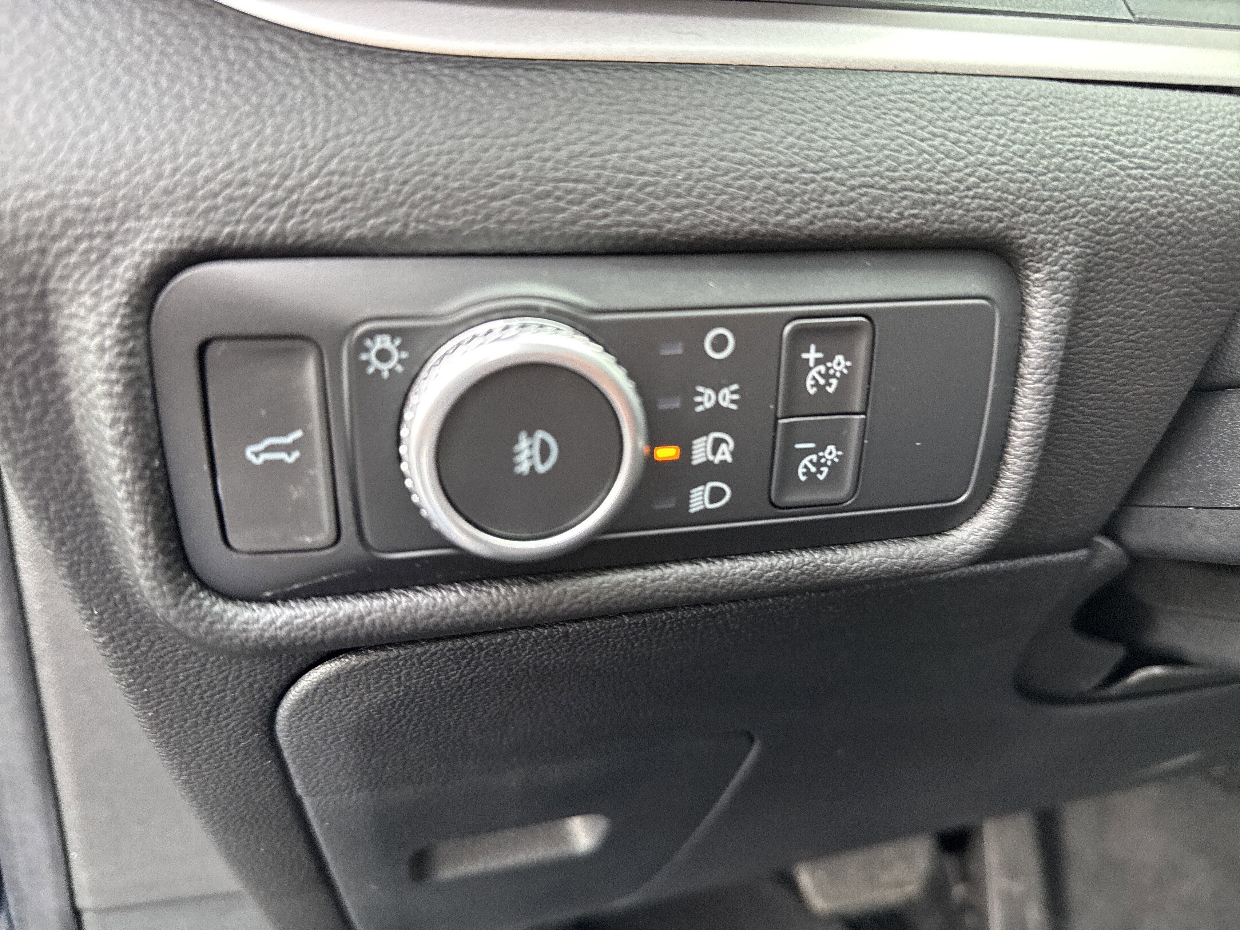 Certified 2022 Ford Explorer XLT w/ Equipment Group 202A image 34