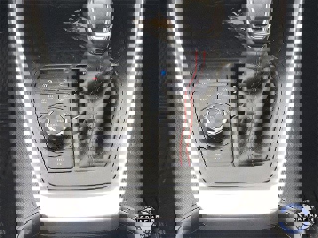 Used 2022 Toyota RAV4 SE image 17