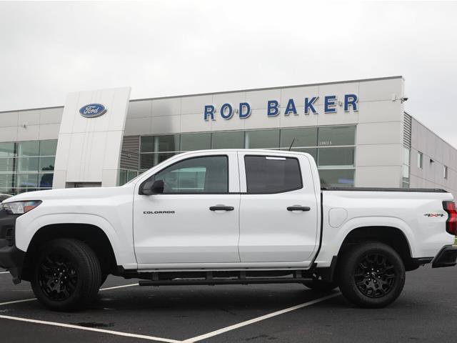 Used 2026 Chevrolet Colorado W/T AWD/4WD image 4