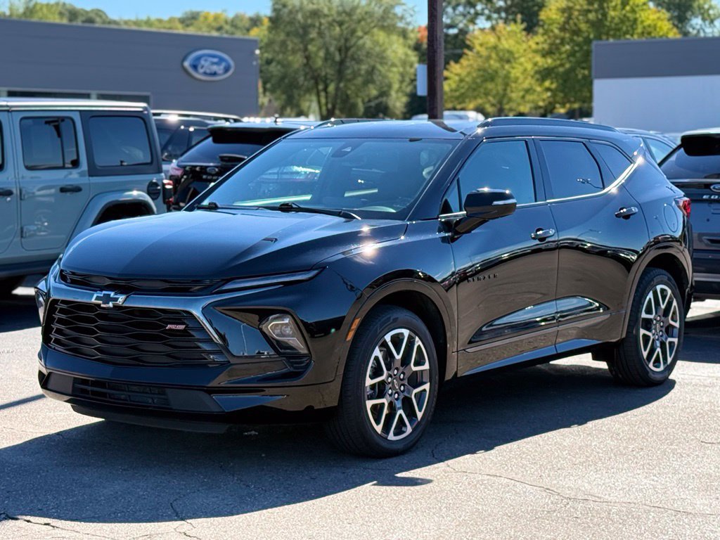 Used 2025 Chevrolet Blazer RS FWD image 37