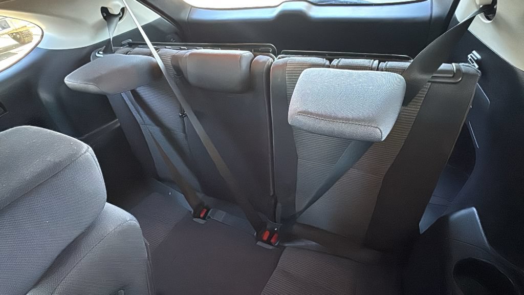Used 2022 Toyota Highlander LE FWD image 24