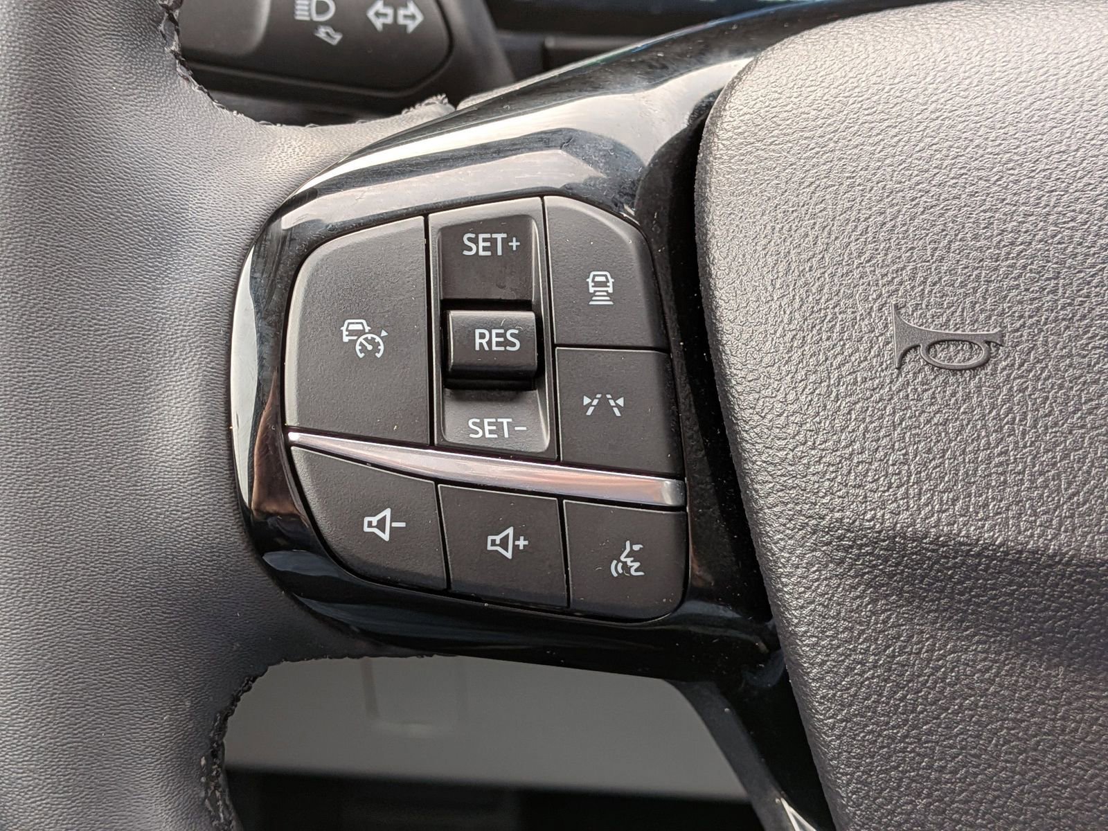 Certified 2025 Ford Escape Platinum image 29