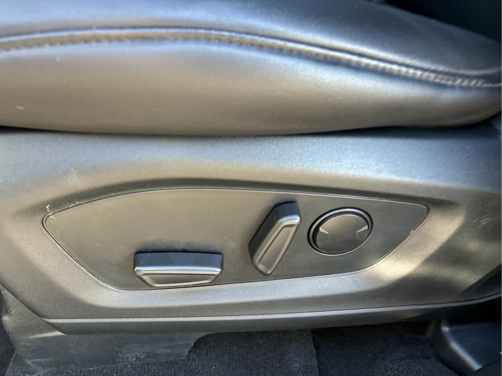 Certified 2022 Ford Explorer XLT w/ Equipment Group 202A image 14