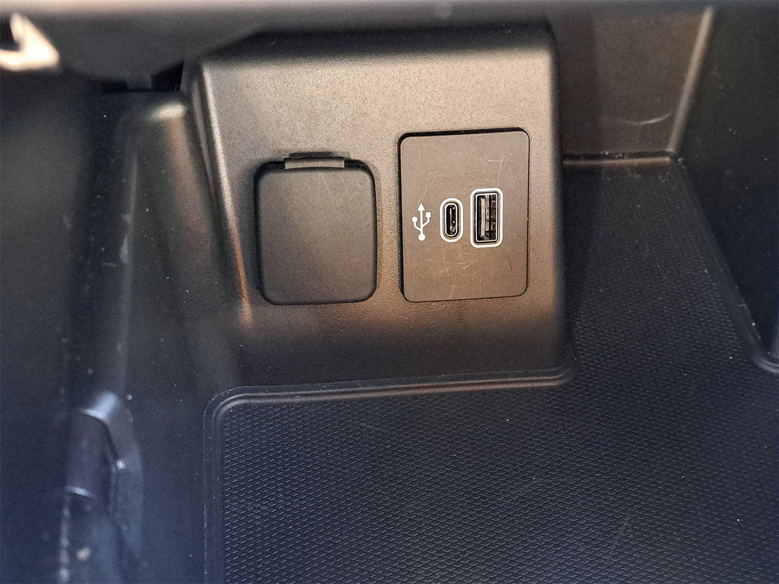 Certified 2025 Ford Explorer Active w/ Active Comfort Package image 28